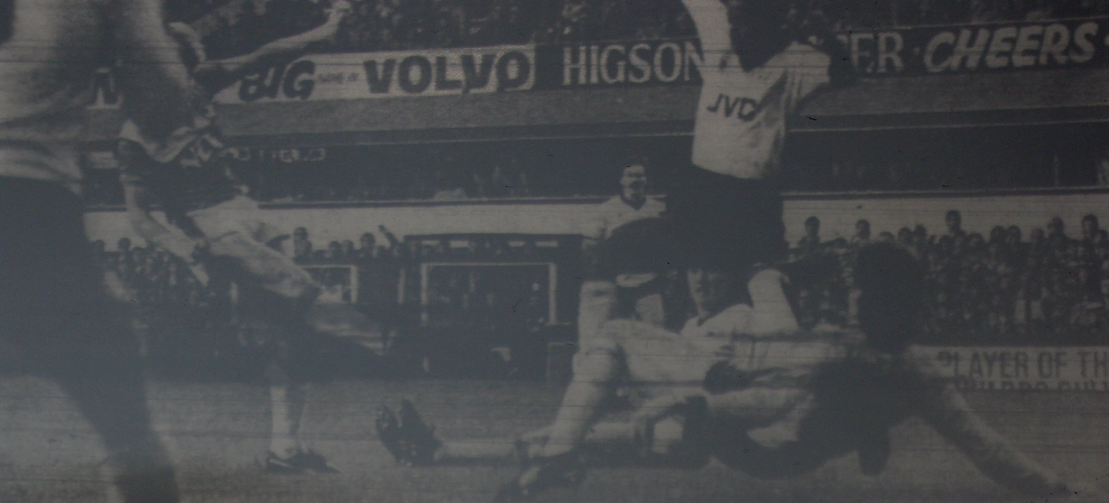 02726 09.11.85 Heath v Arsenal (H) Adrian Heath scores Everton's third against Arsenal as he ...webp