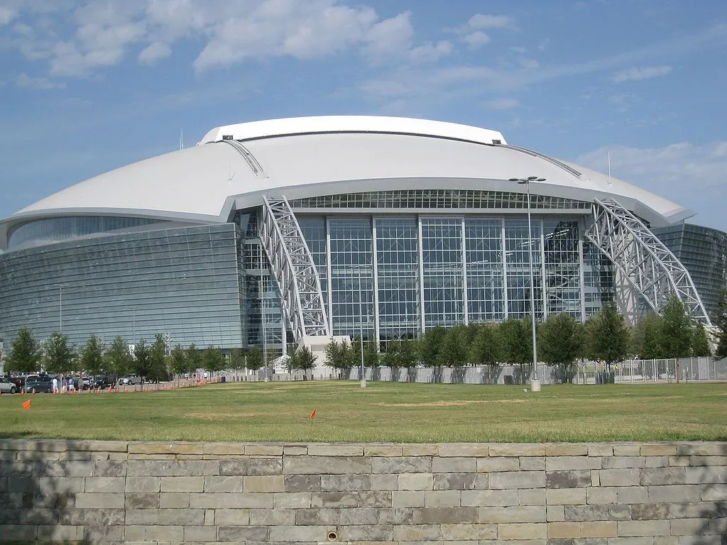 1024px-Cowboys_stadium.webp