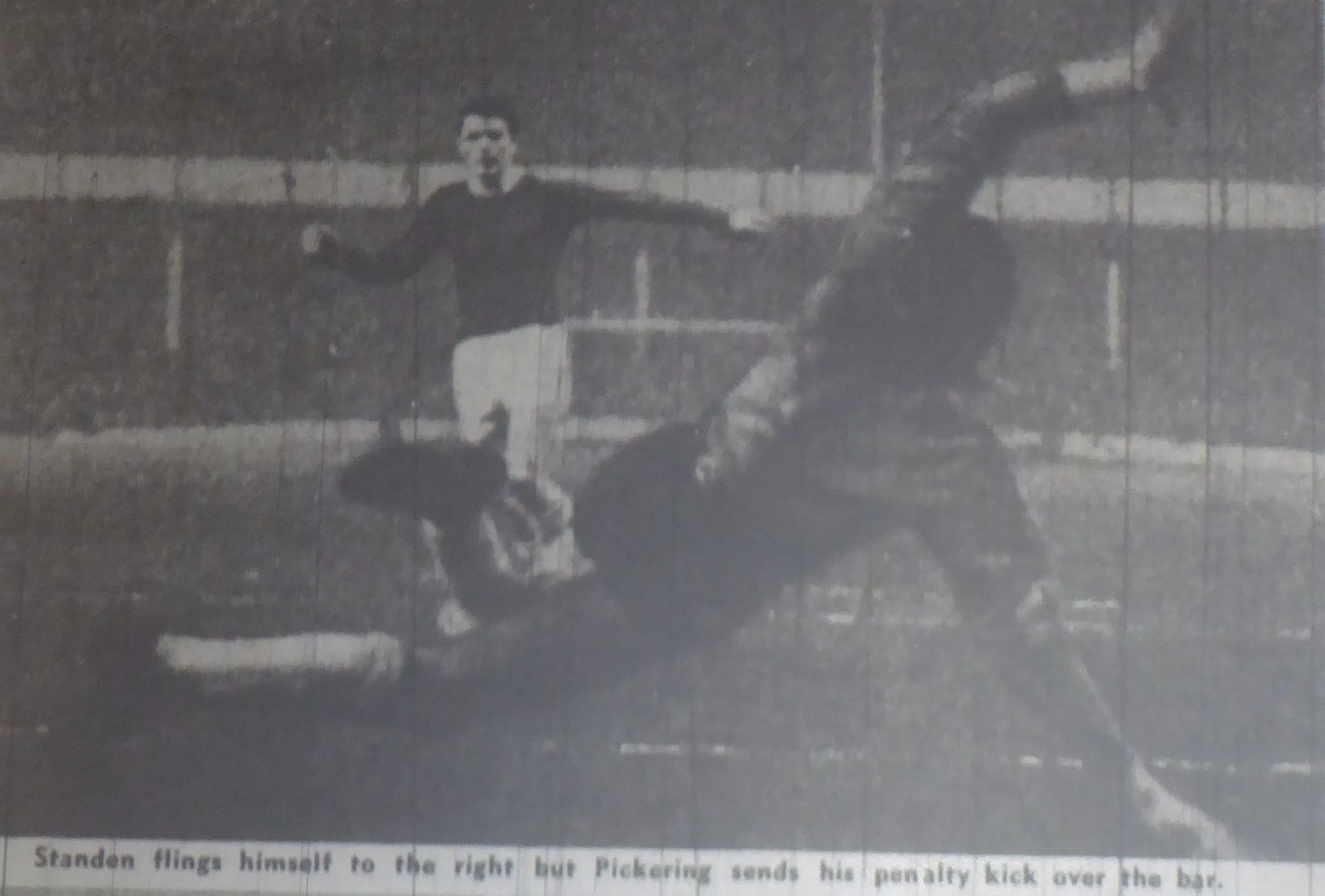 1132a 11.01.66 Pickering MISSES a penalty against West Ham.webp