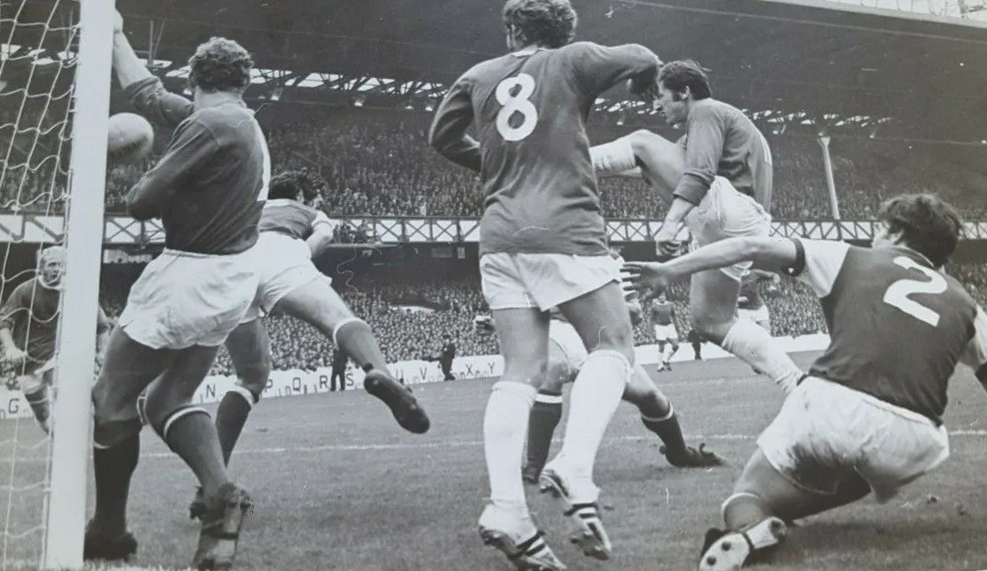 1250 15.08.70 Morrissey v Arsenal (H) SECOND IN SEQUENCE - Johnny Morrissey nets in the openi...webp