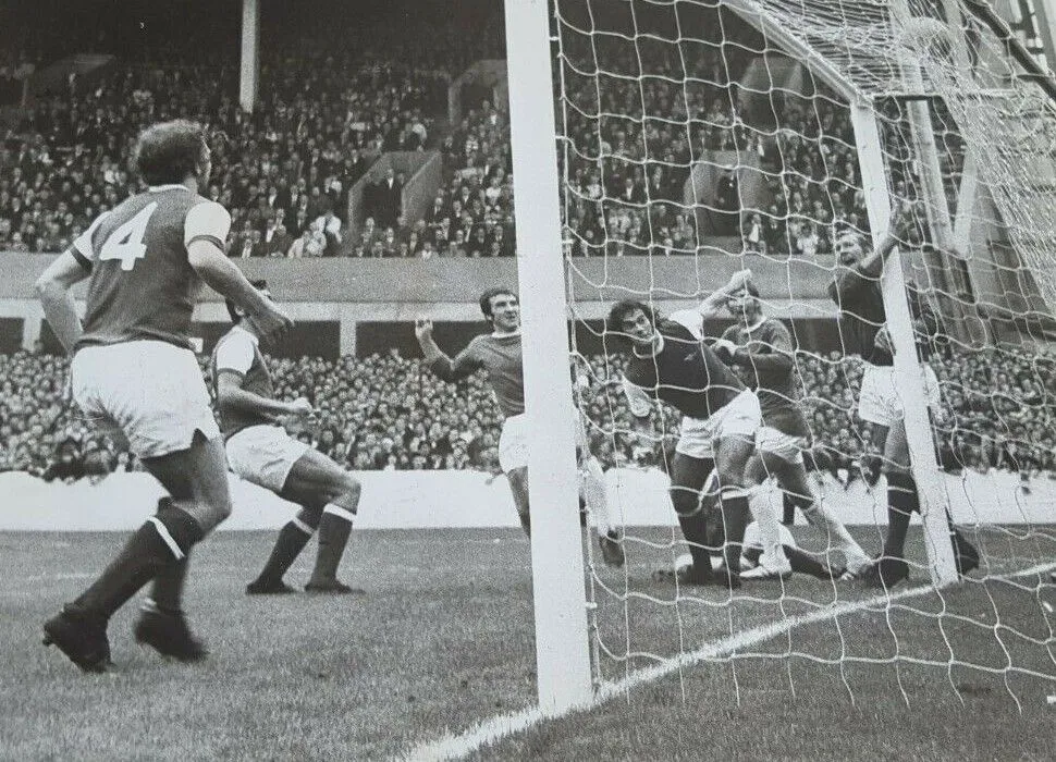 1250 15.08.70 Morrissey v Arsenal (H) THIRD IN SEQUENCE.webp