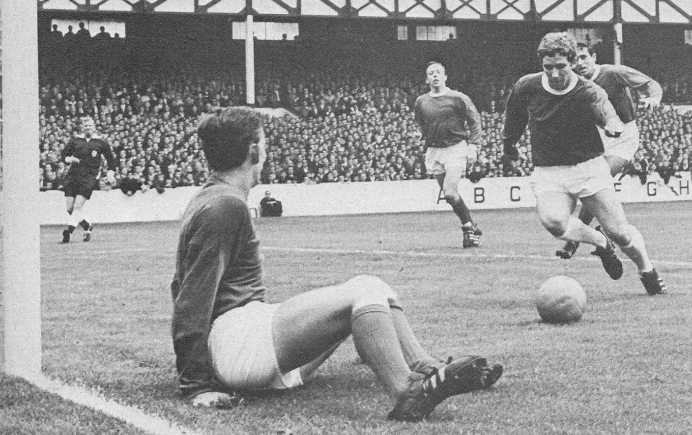 1275 19.08.67 Ball v Man Utd (H) SECOND IN SEQUENCE - With Gaskell grounded, Alan Ball slides...webp