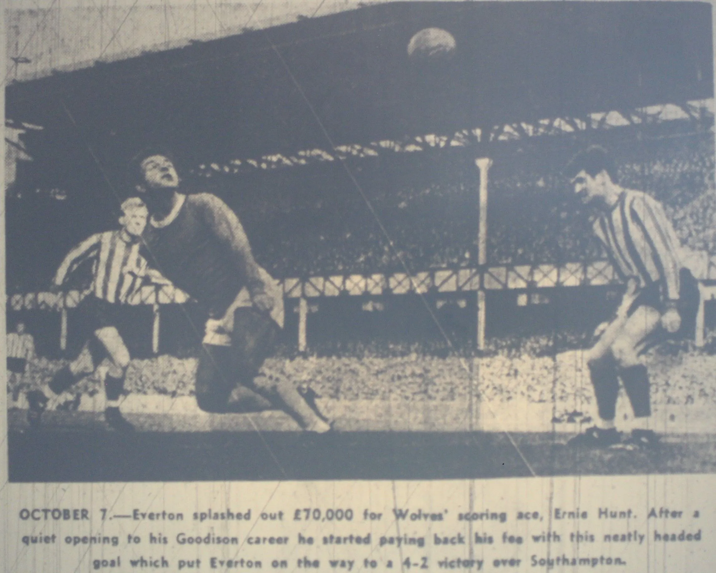 1287 07.10.67 Hunt v Southampton (H) Ernie Hunt makes a clever back-header to score against S...webp