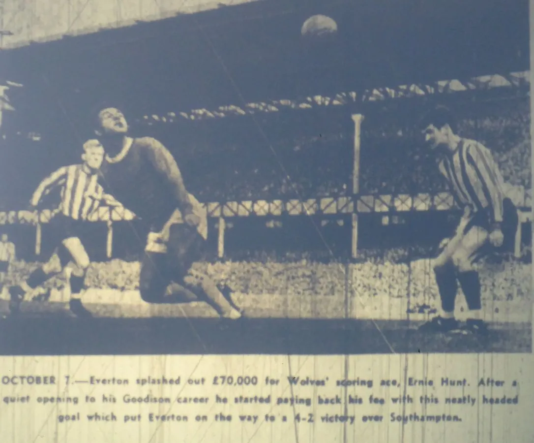 1287 07.10.67 Hunt v Southampton (H) Ernie Hunt makes a clever back-header to score against S...webp