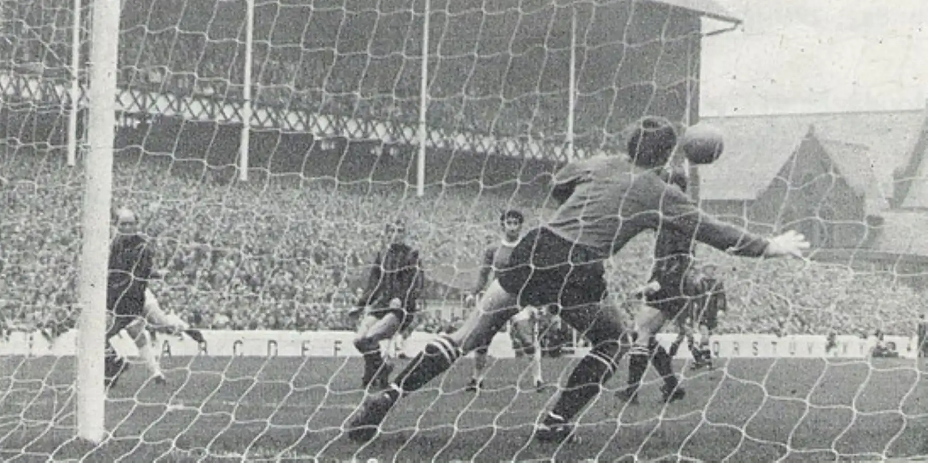 1378 05.10.68 Ball v Man.City (H) Harry Dowd is beaten as Alan Ball opens the scoring against...webp