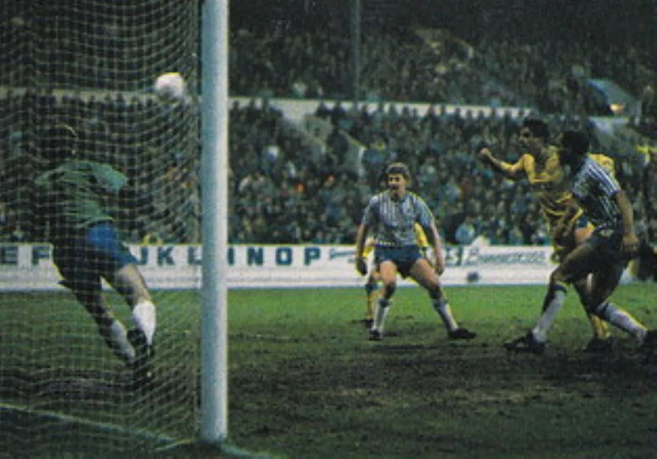 14 27.01.88  Sharpe v Sheff Wed (A) FA CUP  Graeme Sharp heads home to complete a hat trick a...webp