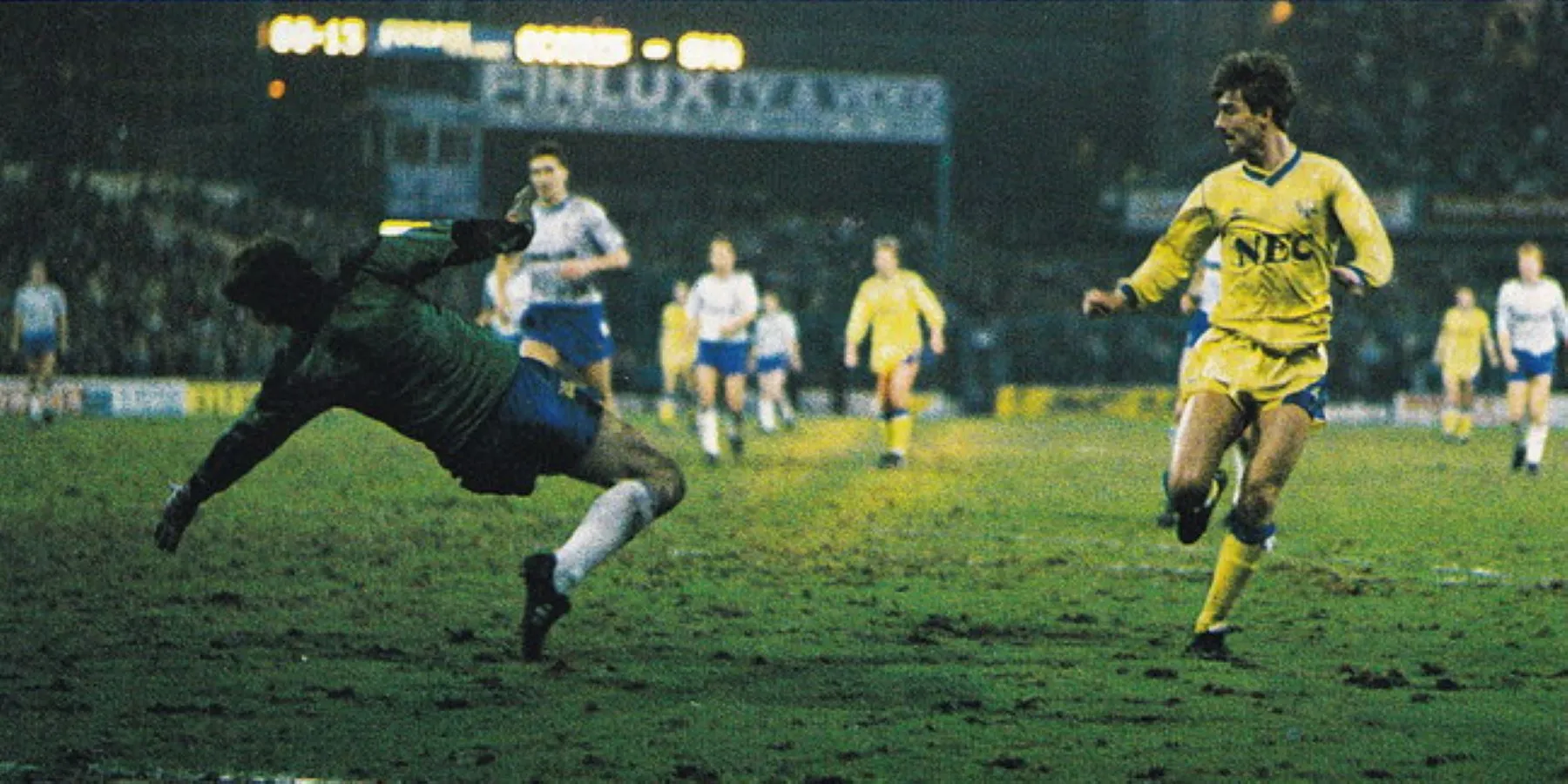 15 27.01.88 Snodin v Sheff Wed (A) FA CUP Ian Snodin scores Everton's fifth, just before half...webp