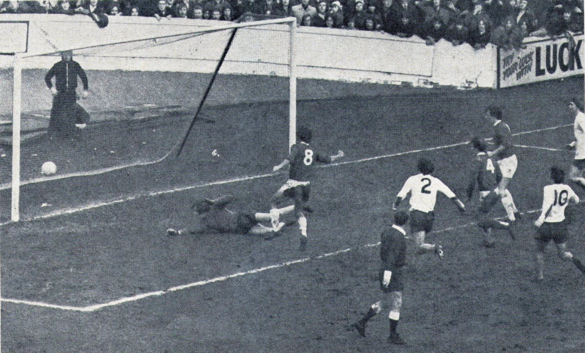 1811 01.03.72 Newton v Spurs (H) SECOND IN SEQUENCE - Henry Newton follows up to score after ...webp