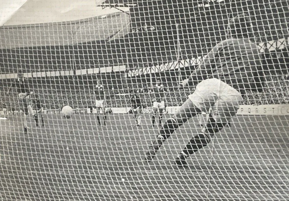 1848 19.08.72 Royle (Pen) v Utd (H) FIRST IN SEQUENCE - Joe Royle sends Alex Stepney the wron...webp