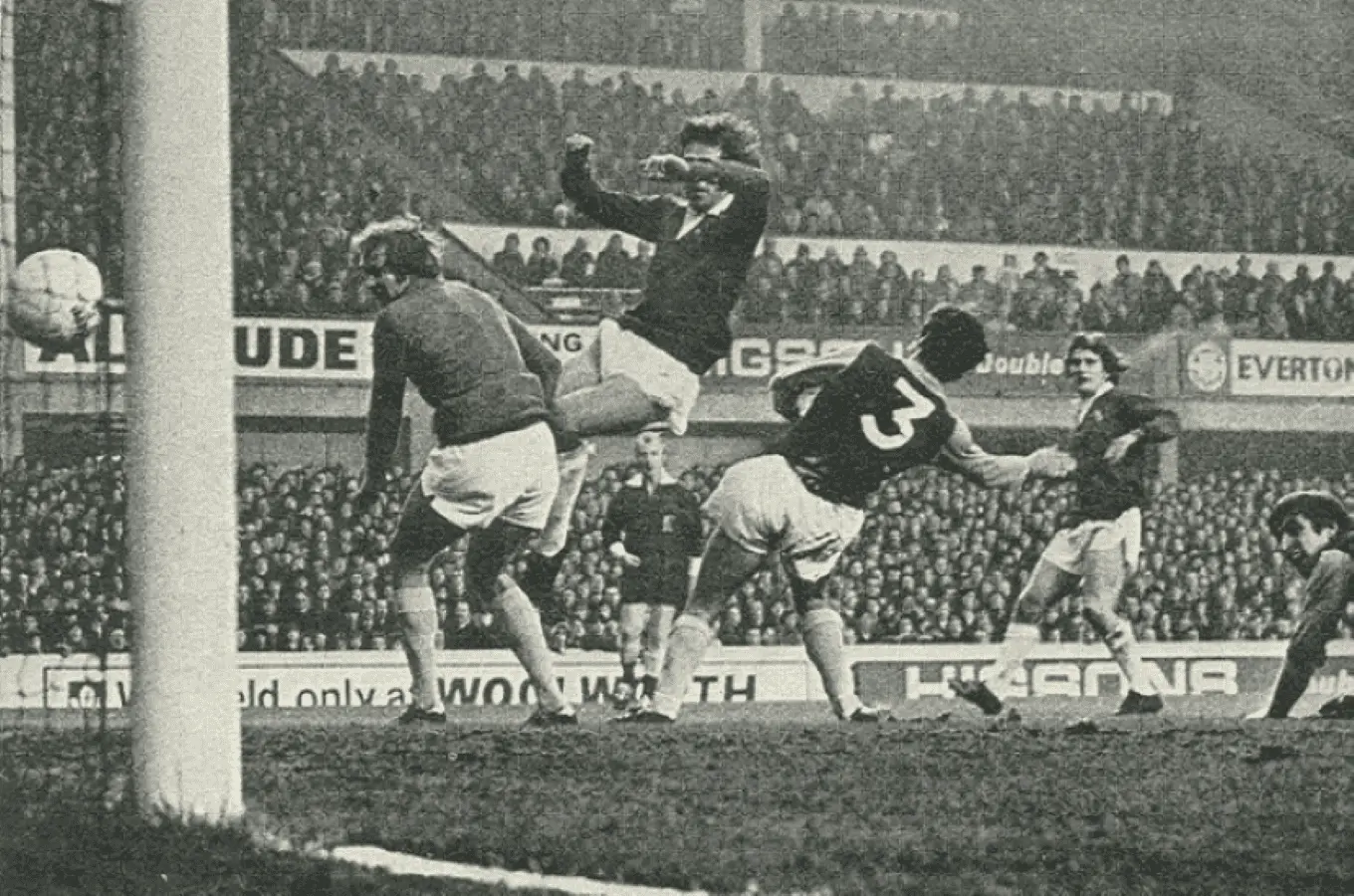 1887 13.01.73 Belfitt v Villa (H) FA CUP - THIRD IN SEQUENCE - Rod Belfitt scores past Aston ...webp