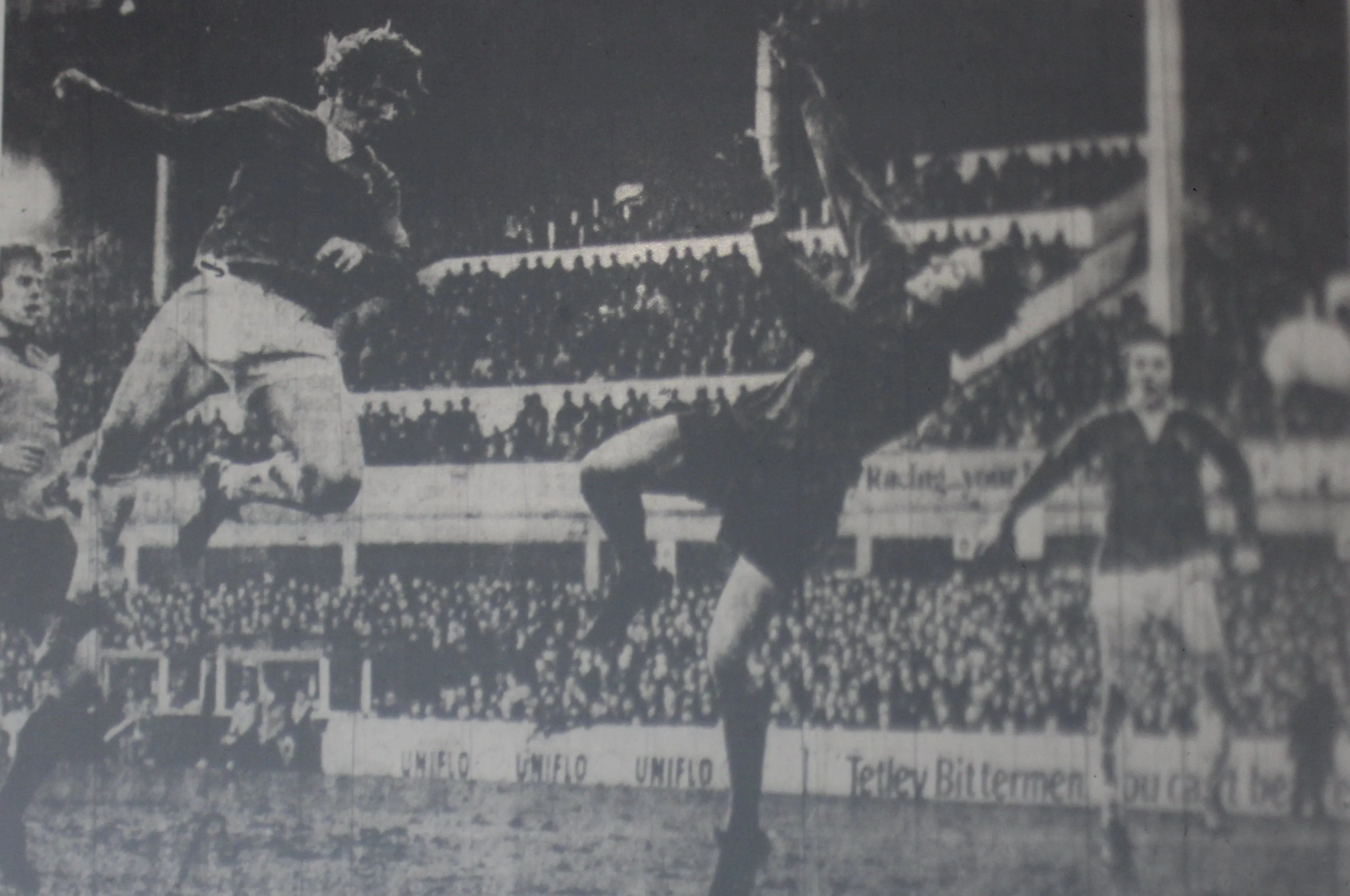 1968 09.02.74 Lyons v Wolves (H) SECOND IN SEQUENCE - Mick Lyons meets Terry Darracott's cros...webp