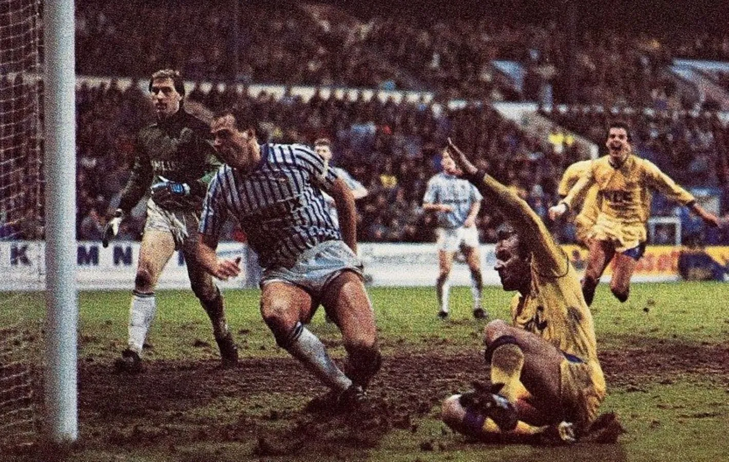 2 09.01.88 Reid v Sheff Wed (A) FA CUP Martin Hodge can only parry a shot from Graeme Sharp a...webp