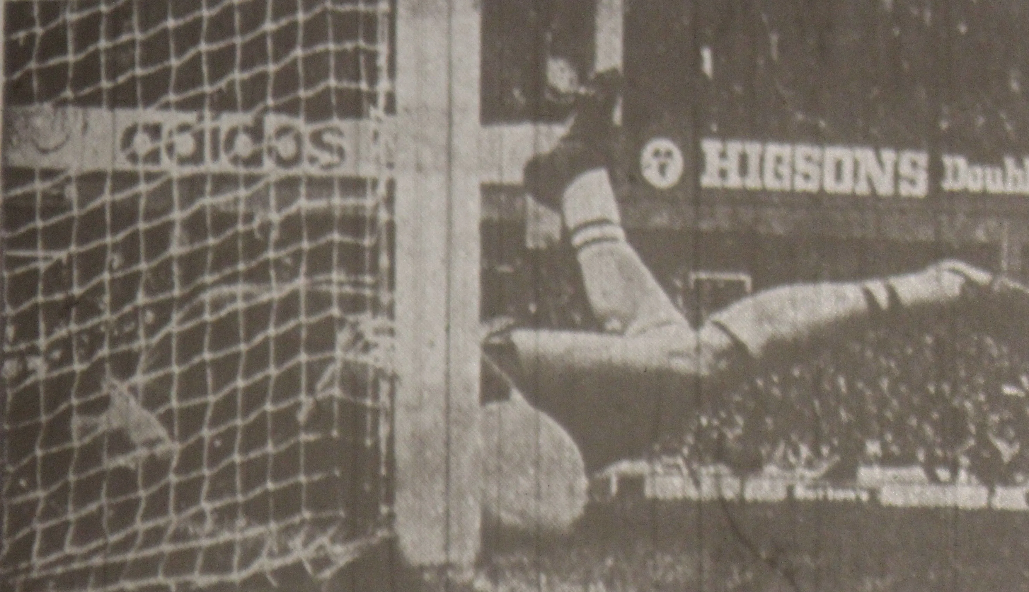 2333 17.09.77 Rioch v Norwich (H)  Norwich keeper, Hansbury, scoops out Bruce Rioch's shot bu...webp