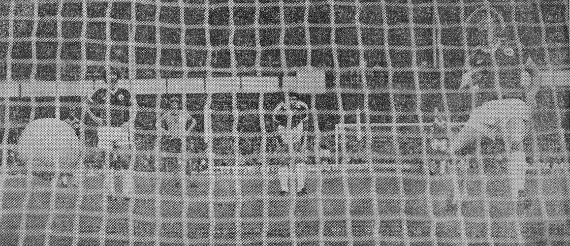 2437 23.09.78 King (Penalty) v Wolves (H) Andy King scores from the penalty spot to seal a 2-...webp