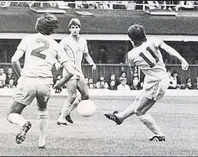 2605  27.09.80 McBride v Coventry (A) Joe McBride scores one of his brace at Coventry.webp