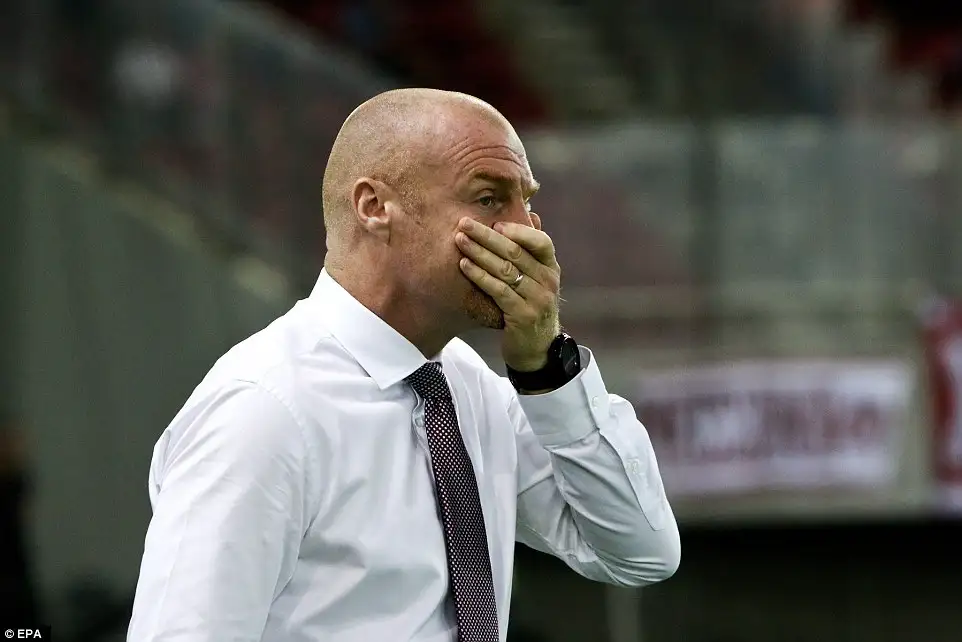 4F56C31100000578-6092207-Dyche_cut_a_frustrated_figure_on_the_touchline_after_deciding_to-a-4...webp