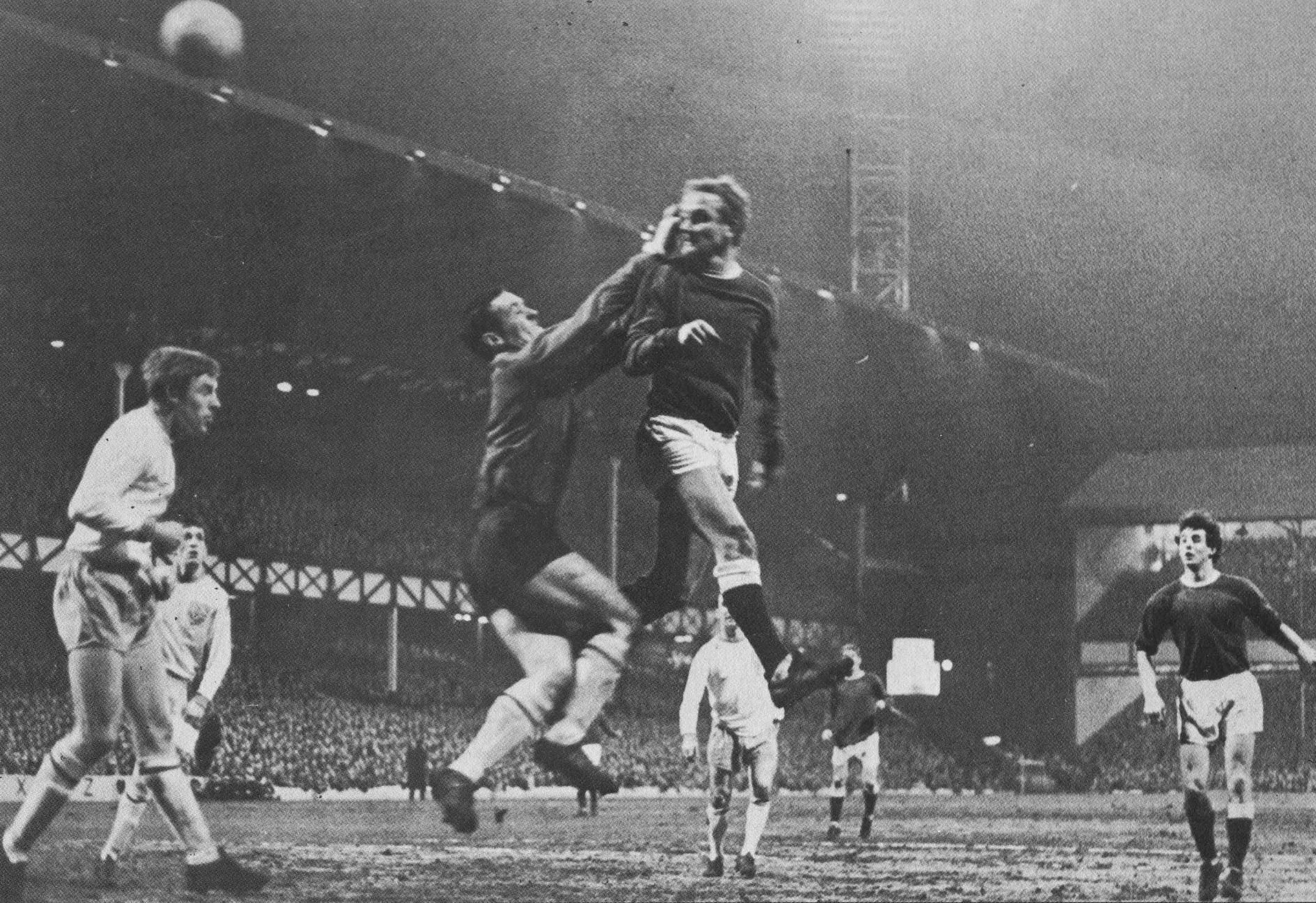 819 31.01.67 Young v Burnley (H) FA CUP Alex Young leaps to head home at the near post and sc...webp