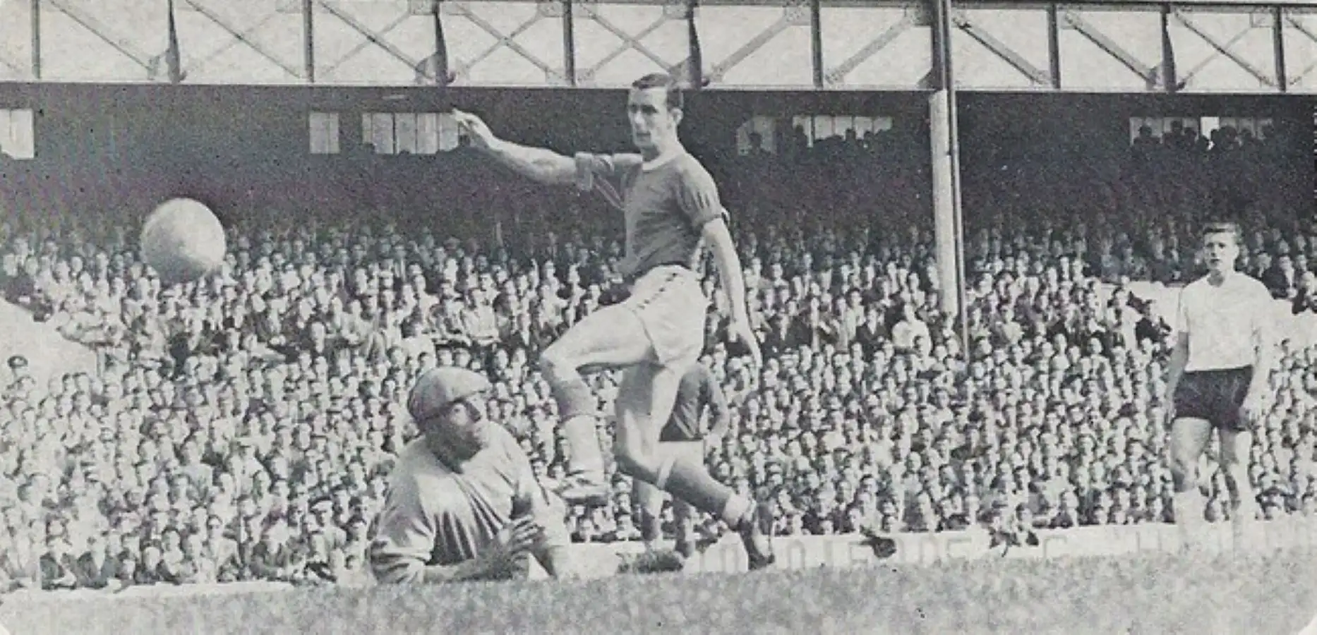 828 25.08.62 Vernon v Sheff Wed (H) Although Roy Vernon's close range shot strikes Sheffield ...webp