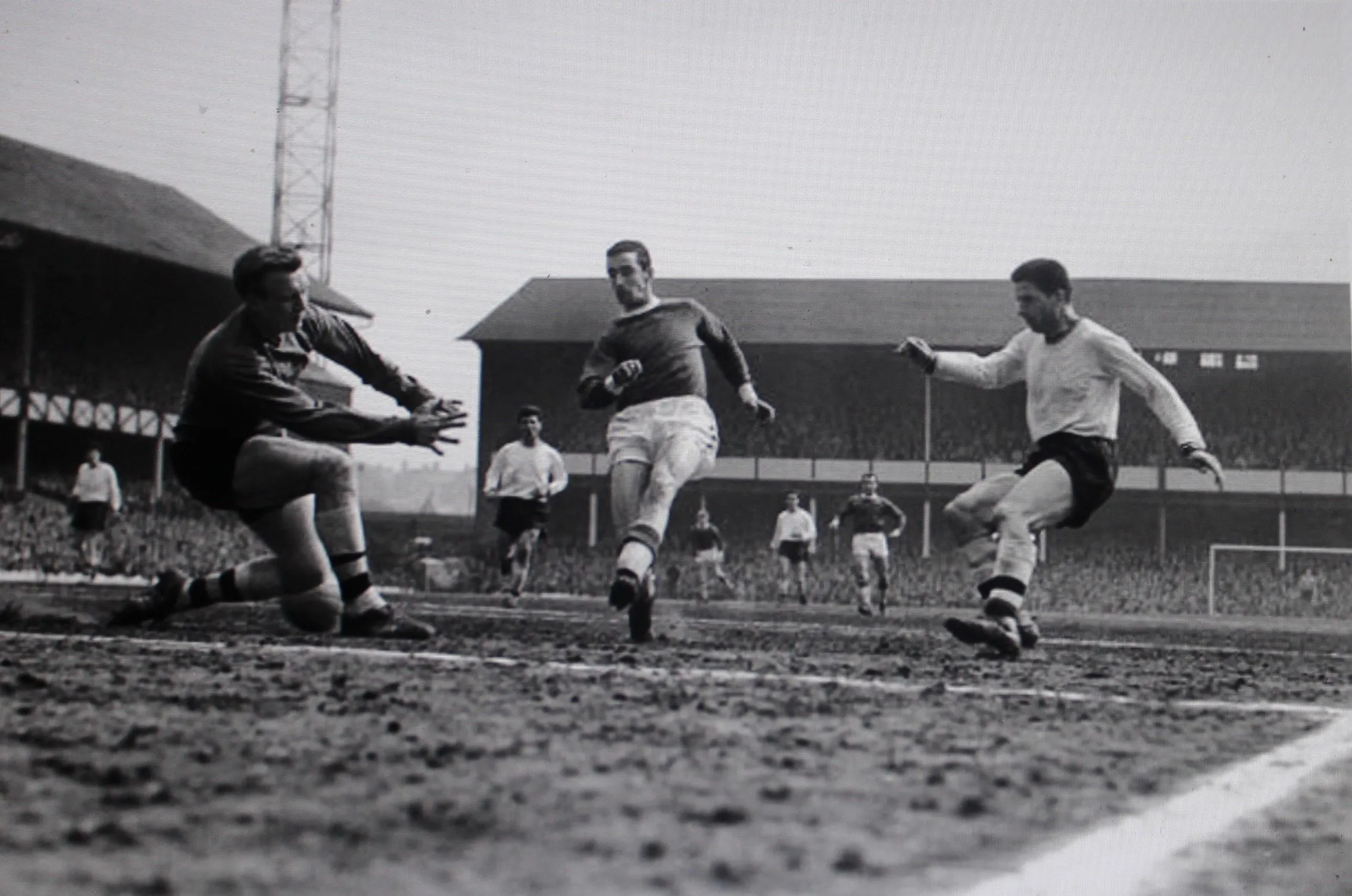 870a 04.05.63 Vernon v Bolton (H) A solitary goal from Roy Vernon is enough for victory at ho...webp