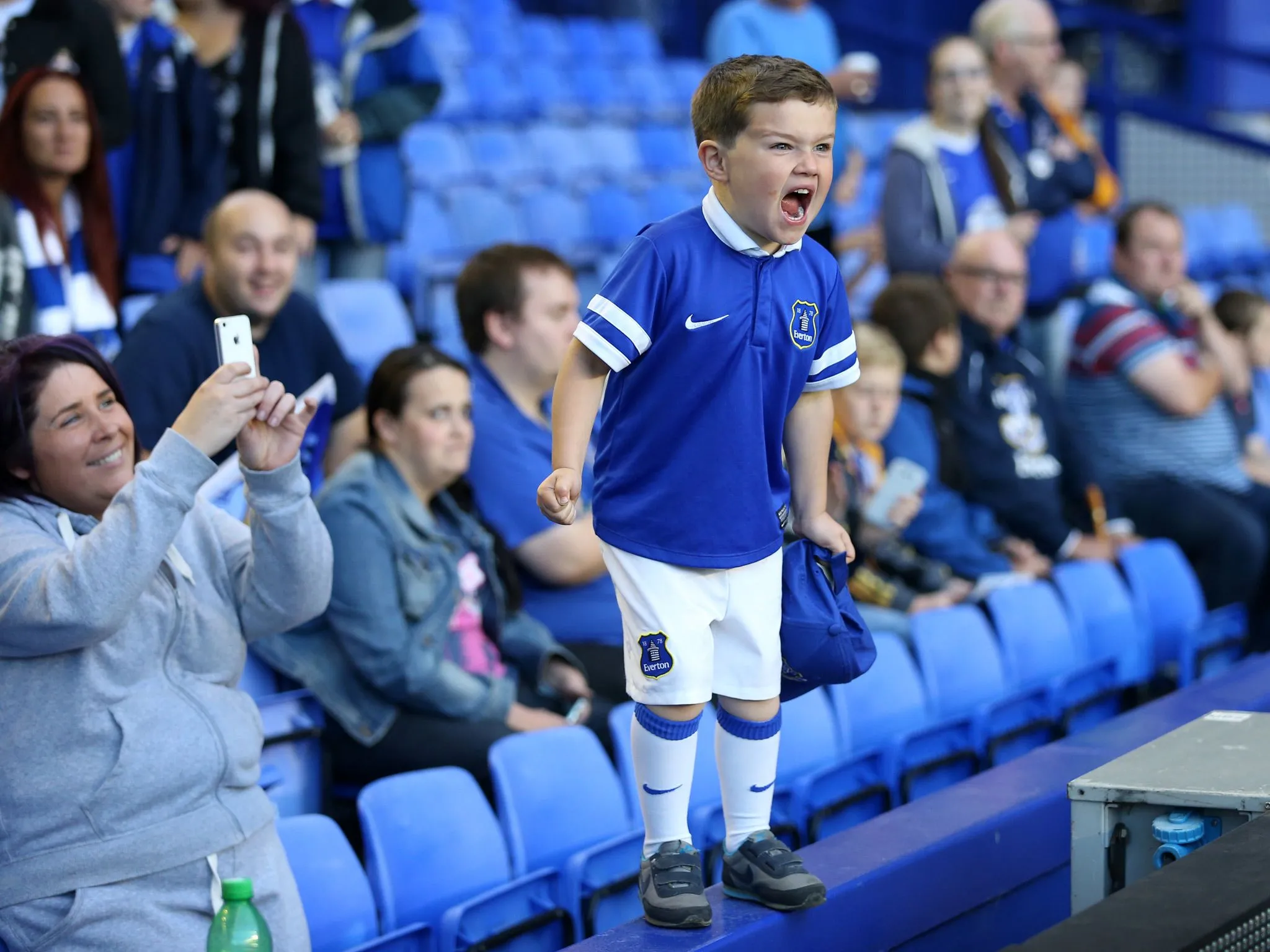 A-young-Everton-fan-shout-018-1.webp