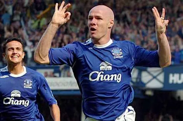 andy-johnson-tells-liverpool-fans-the-score-in-the-2006-goodison-derby-620-520074736.webp