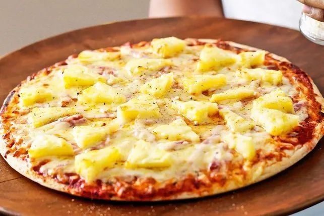 bacon-cheddar-and-pineapple-pizza-77250-1[1].webp