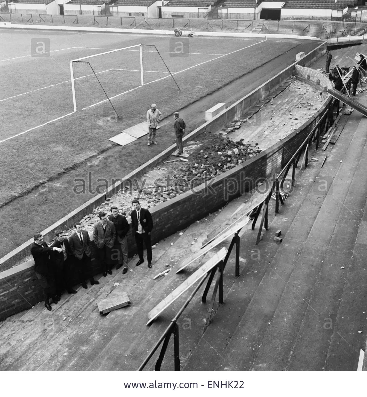 barricades-come-down-and-a-wall-is-erected-at-goodison-park-home-of-ENHK22.webp