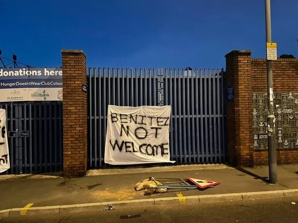 benitez-not-welcome.webp