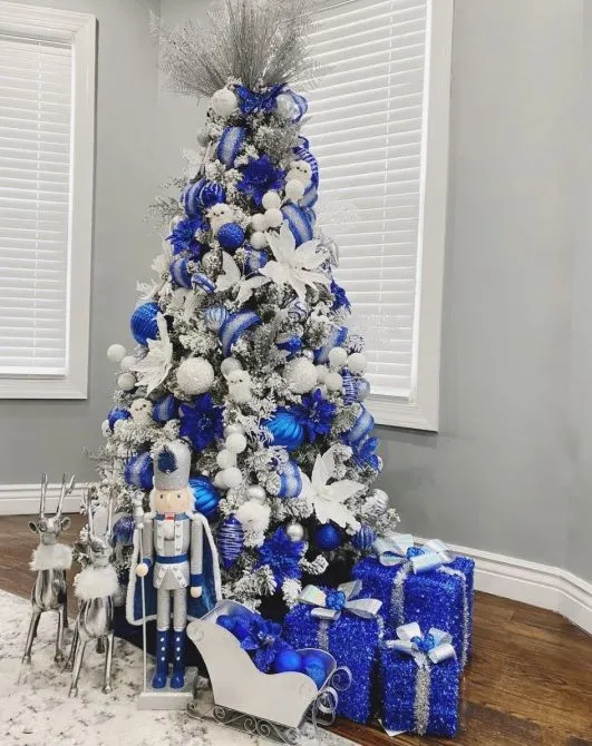 christmas-tree-inspo-blue.webp