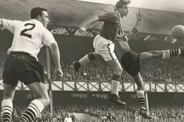 dave-hickson-in-action-for-everton-against-manchester-city-in-1958-258557342.webp