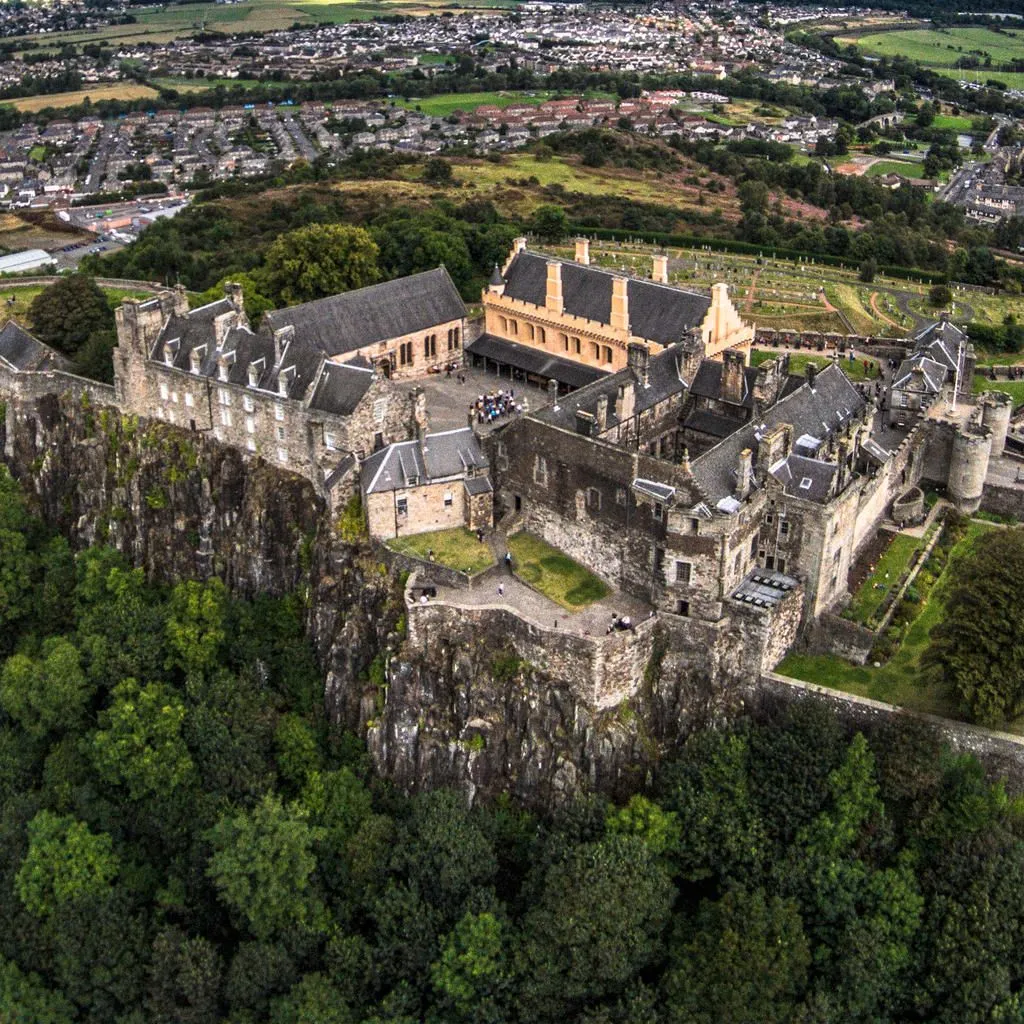 EDI-stirling-castle-la-memoire-du-passe-1_1-1024x1024.webp