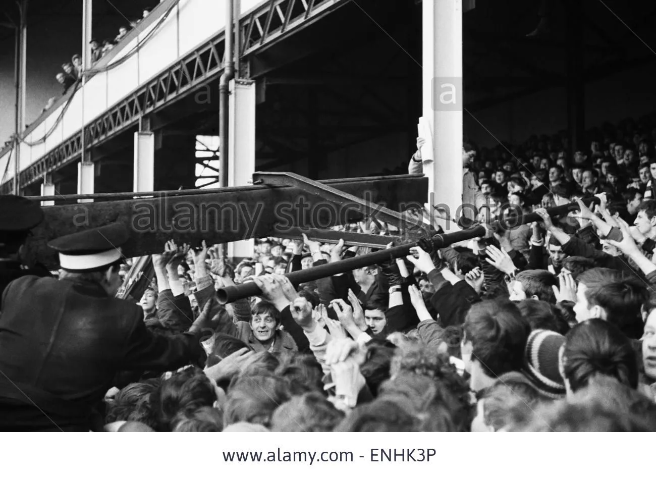 english-league-division-one-match-at-goodison-park-everton-1-v-liverpool-ENHK3P.webp