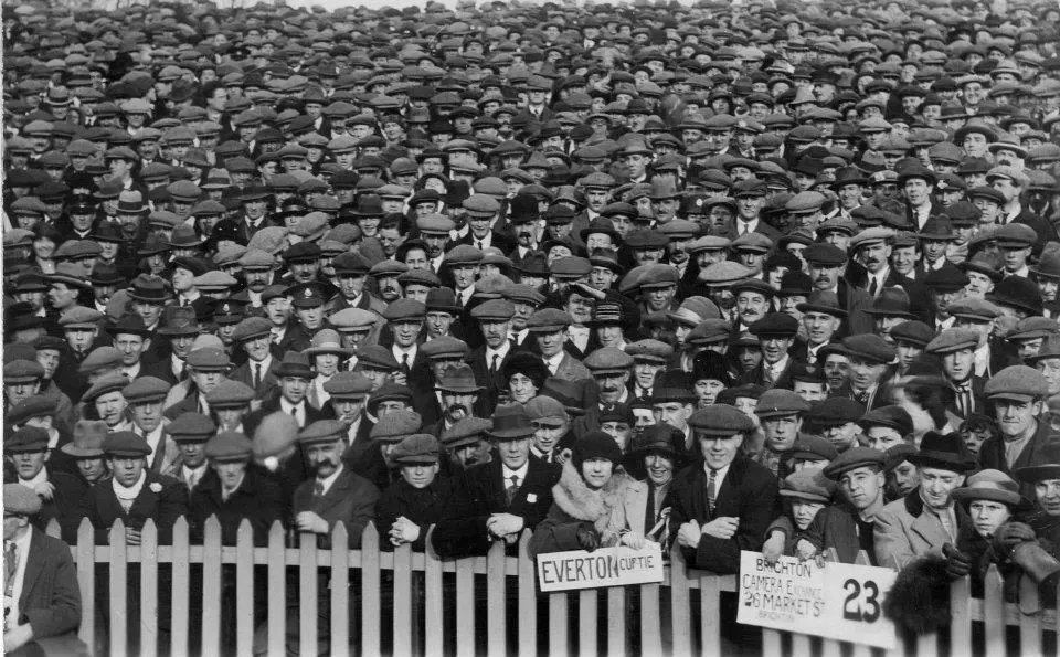 Everton Crowd.webp