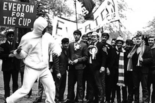 everton-fans-with-muhammad-ali-in-hyde-park-ahead-of-the-1966-fa-cup-final-264138629.webp