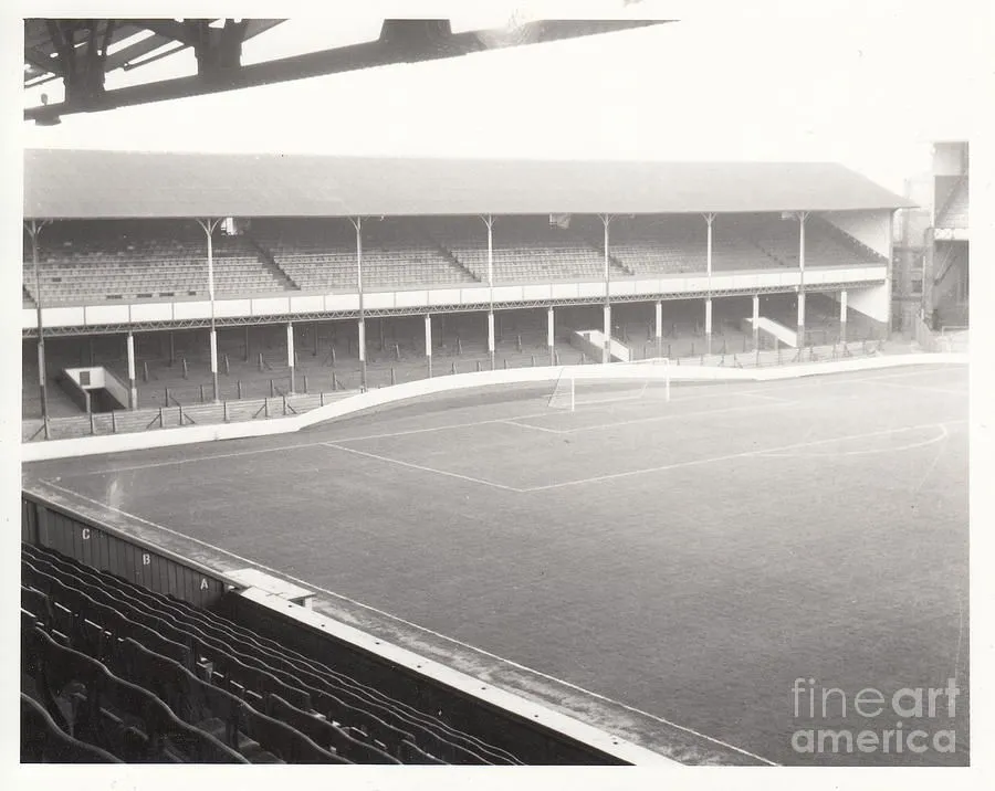 everton-goodison-park-south-stand-park-end-1-august-1969-legendary-football-grounds.webp