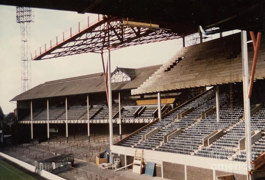 everton-goodison-park-west-stand-goodison-road-2-leitch-1970-legendary-football-grounds.webp