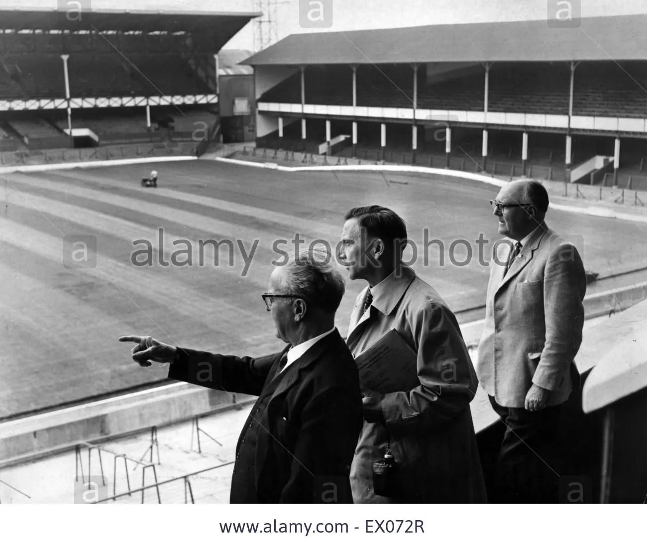 goodison-park-home-to-everton-fc-the-football-stadium-is-located-in-EX072R.webp