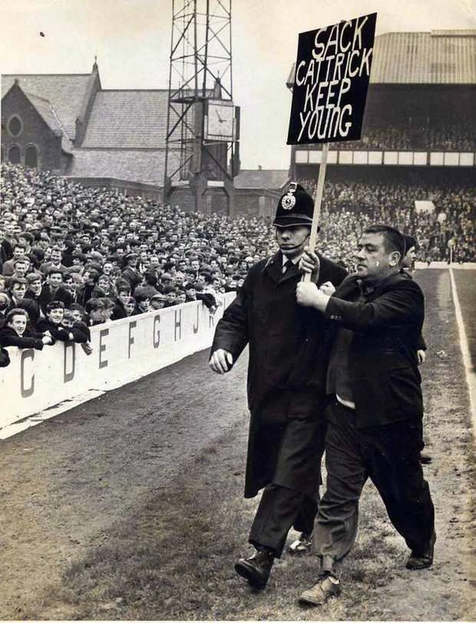 image-12-for-archive-pictures-of-goodison-park-home-of-everton-fc-gallery-343309173.webp