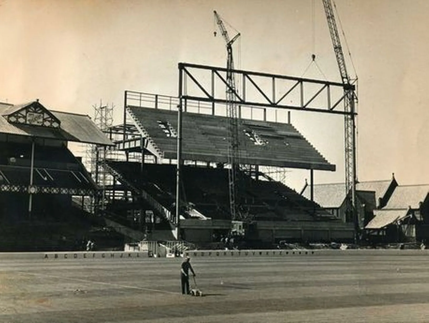 image-19-for-archive-pictures-of-goodison-park-home-of-everton-fc-gallery-367781757.webp