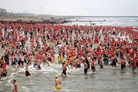 nieuwjaarsduik-scheveningen.jpg