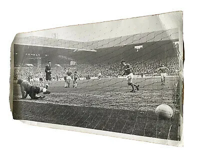 Press-Photo-73-4-Everton-SHEFFIELD-UNITED-CONNOLLYS-SHOT (1).webp