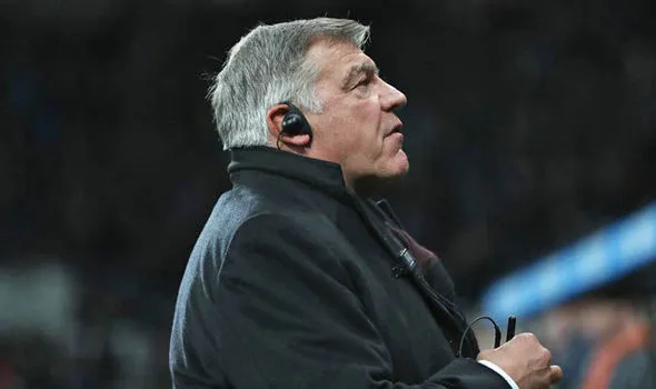 Sam-Allardyce-earpiece-Everton-manager-893970.webp