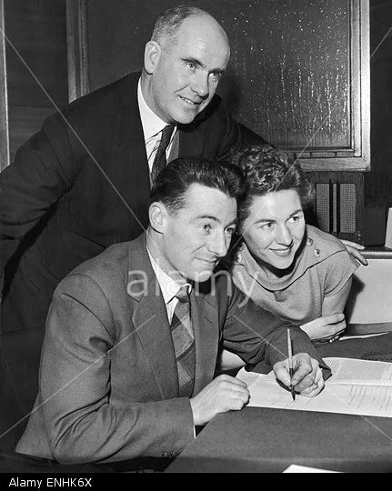 scottish-international-footballer-tommy-ring-signs-for-everton-from-ENHK6X.webp