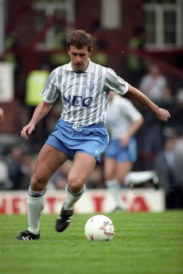 sheedy-1989-away-kit.webp