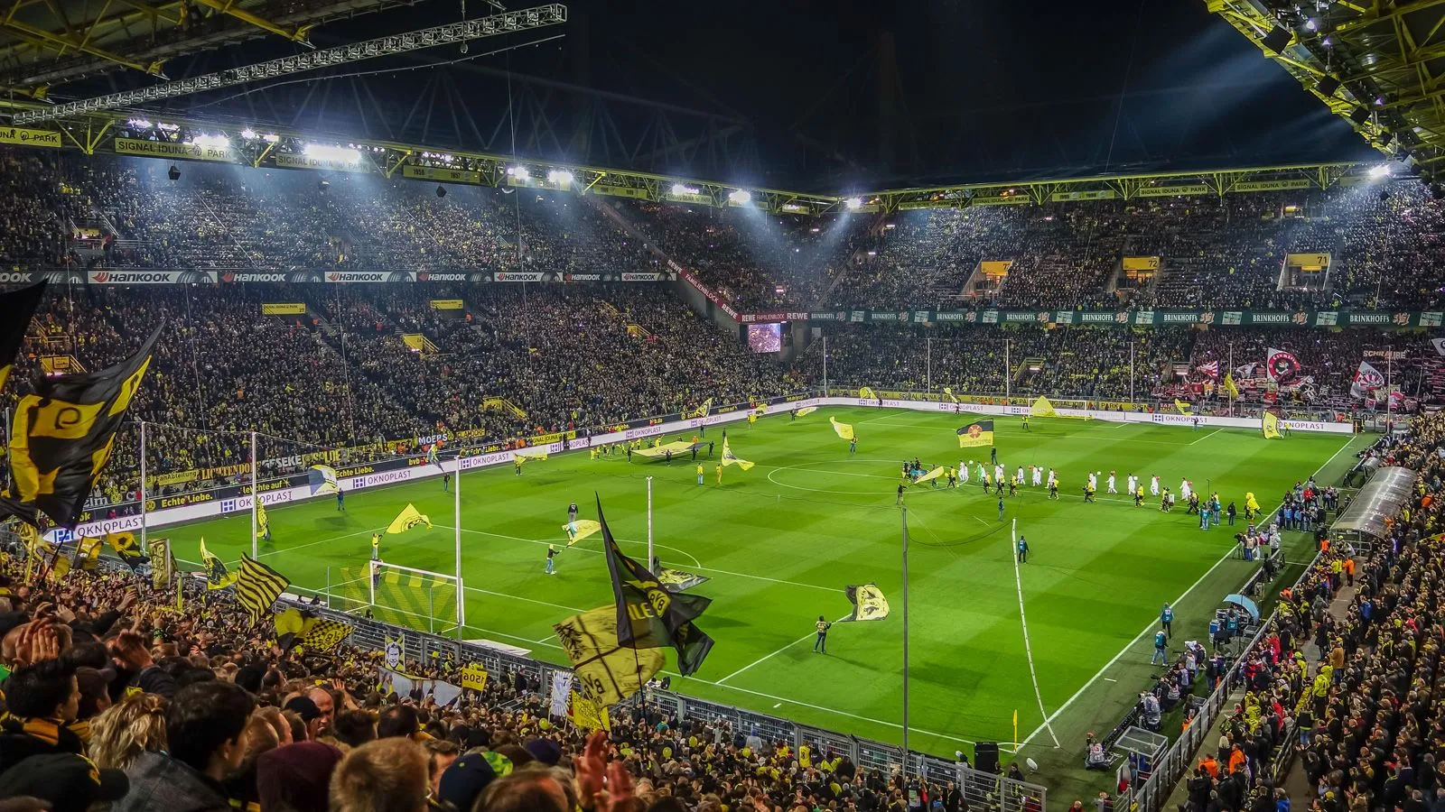 signal-iduna-park-stadium-38620.webp