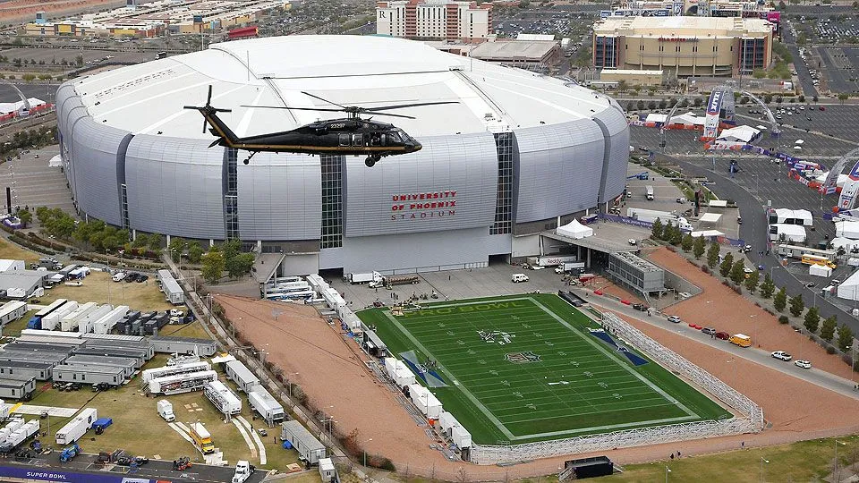 university-of-phoenix-stadium-glendale-turf-super-bowl-xlix.webp