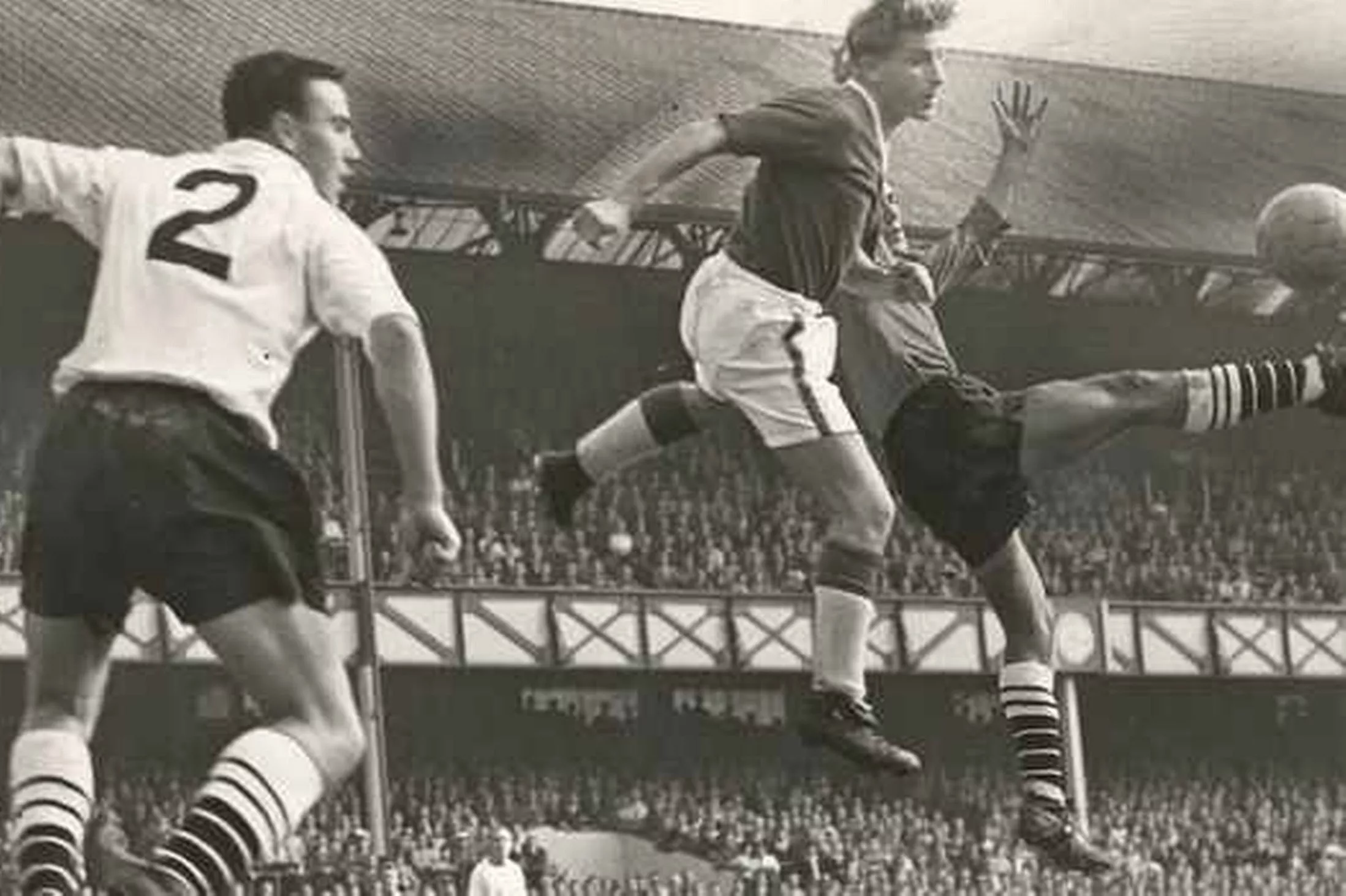 dave-hickson-in-action-for-everton-against-manchester-city-in-1958-258557342.jpg