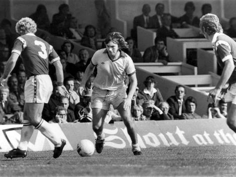 everton-v-leicester-city-george-telfer-takes-on-the-leicester-city-defence-c-1974.jpg