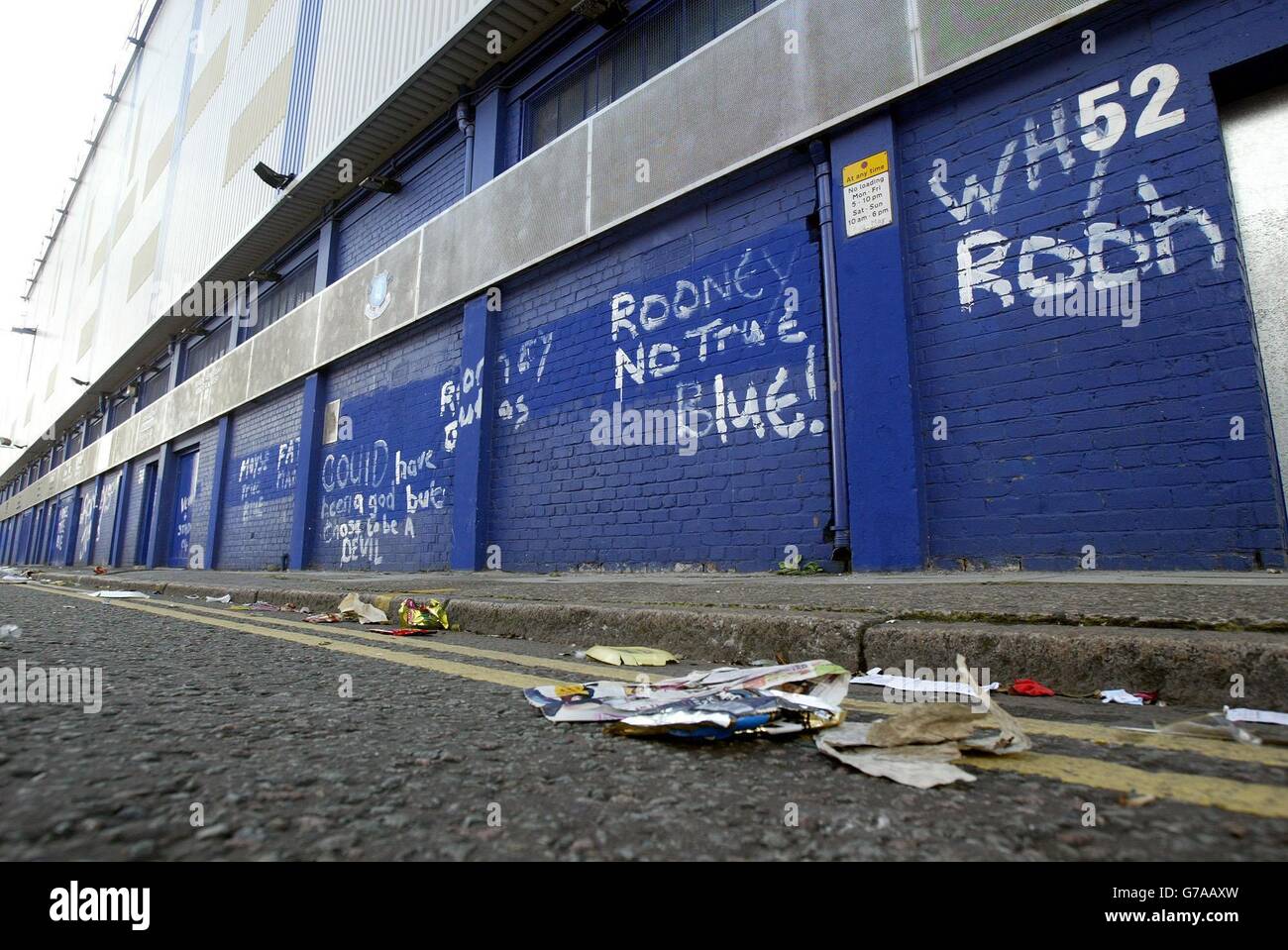 graffiti-on-the-walls-of-goodison-park-home-of-everton-football-club-G7AAXW.jpg