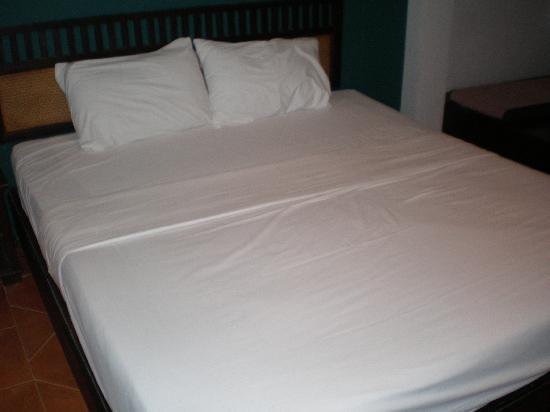 bed-with-clean-sheets.jpg